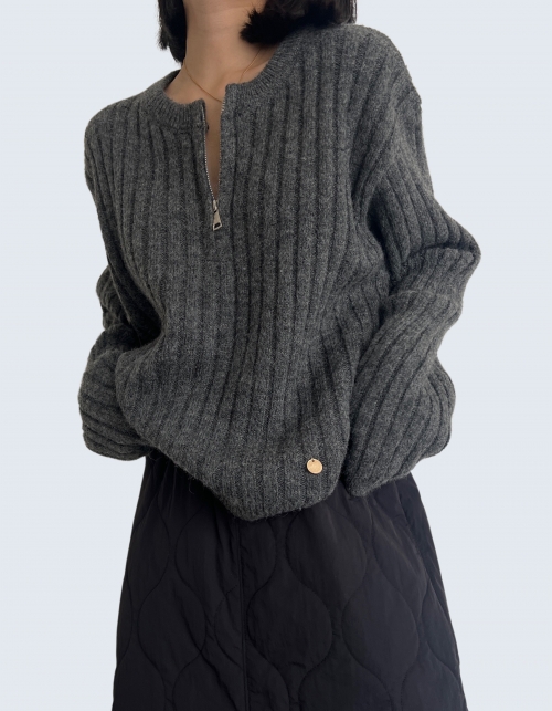 half zip-up pleated knit